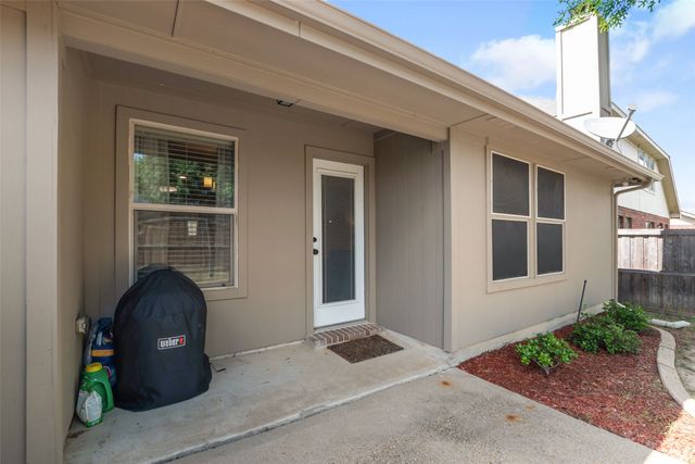 2028 Lake Trail Drive, Heartland, TX 75126