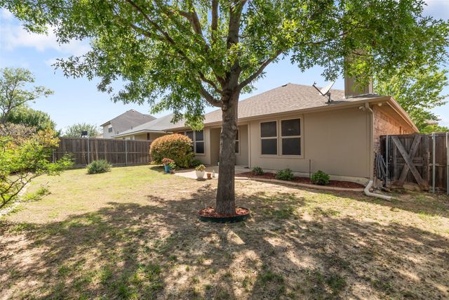 2028 Lake Trail Drive, Heartland, TX 75126