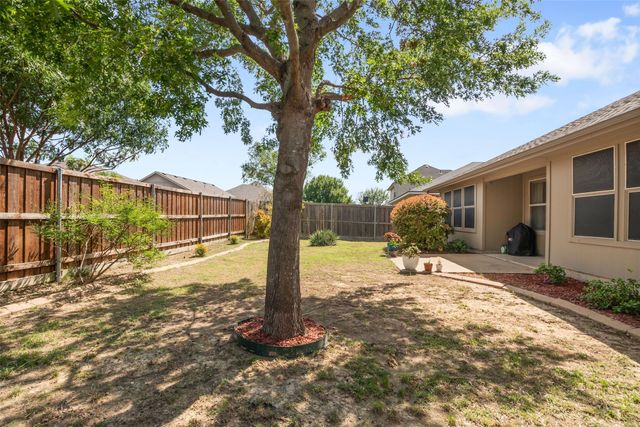 2028 Lake Trail Drive, Heartland, TX 75126