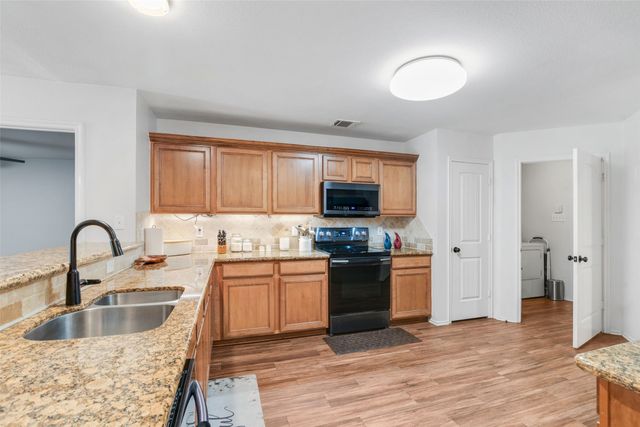 2028 Lake Trail Drive, Heartland, TX 75126