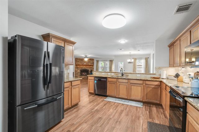 2028 Lake Trail Drive, Heartland, TX 75126