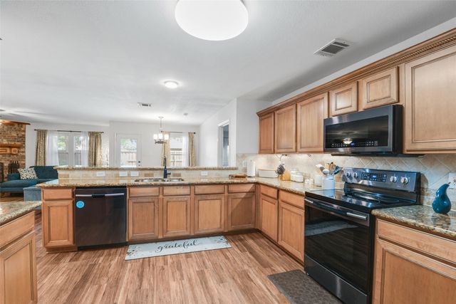 2028 Lake Trail Drive, Heartland, TX 75126