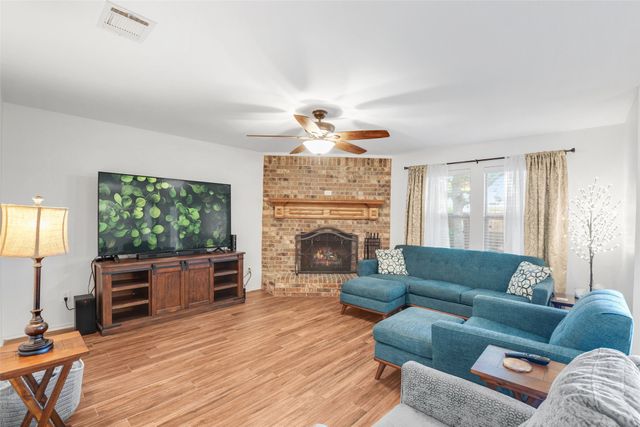 2028 Lake Trail Drive, Heartland, TX 75126