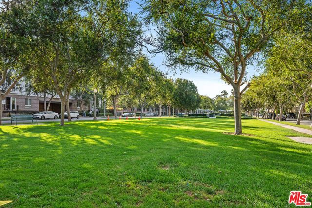 6400 Crescent Parkway 217, Los Angeles, CA 90094
