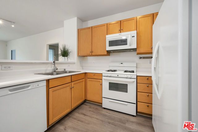 6400 Crescent Parkway 217, Los Angeles, CA 90094