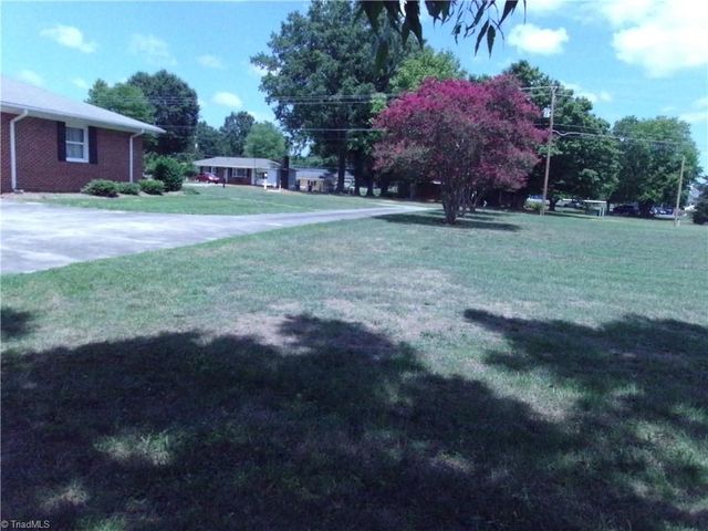 1702 Mount Hope Church Road, Mcleansville, NC 27301