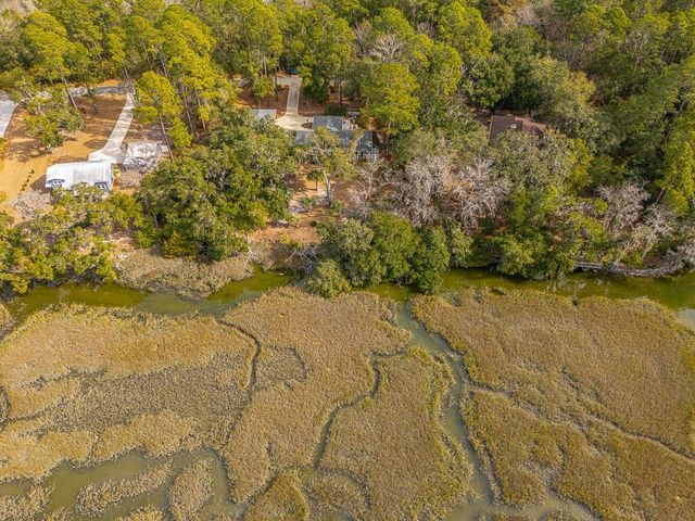 3317 NE Julienton Drive NE, Townsend, GA 31331