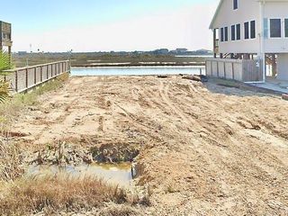 101 Belaire Dr, Rockport, TX 78382