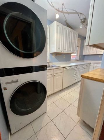 10 Ethel Ave 2nd Floor, Peabody, MA 01960