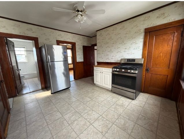 10 Ethel Ave 2nd Floor, Peabody, MA 01960
