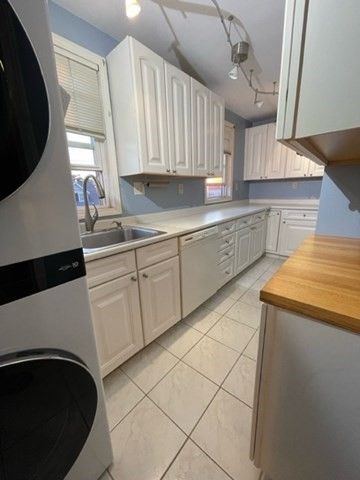 10 Ethel Ave 2nd Floor, Peabody, MA 01960