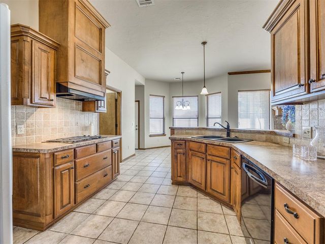 8713 NW 107th Street, Oklahoma City, OK 73162