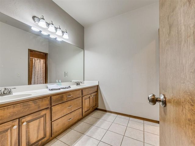 8713 NW 107th Street, Oklahoma City, OK 73162