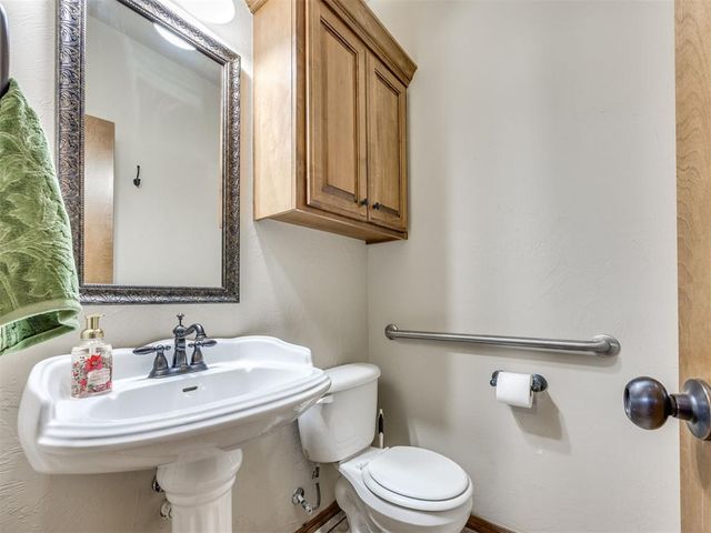 8713 NW 107th Street, Oklahoma City, OK 73162