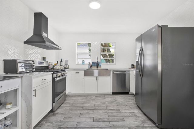 4110 N CENTRAL AVENUE, Tampa, FL 33603