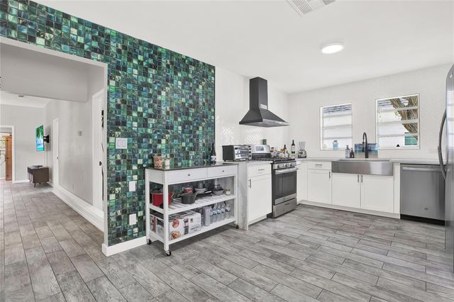 4110 N CENTRAL AVENUE, Tampa, FL 33603