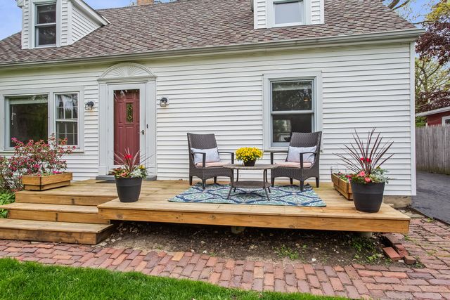 1324 Golf Avenue, Highland Park, IL 60035