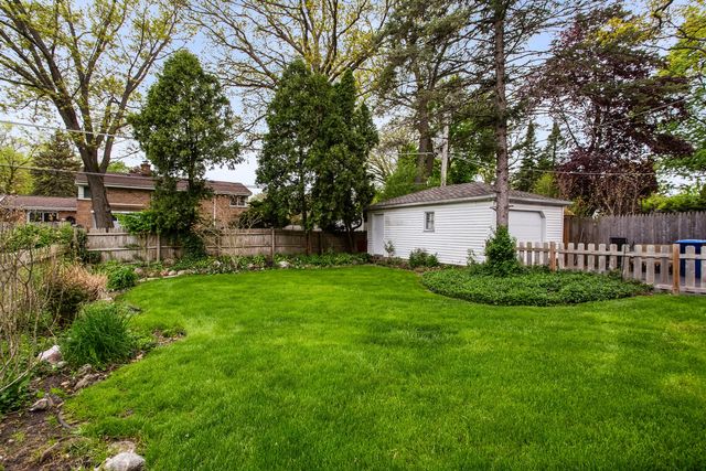 1324 Golf Avenue, Highland Park, IL 60035