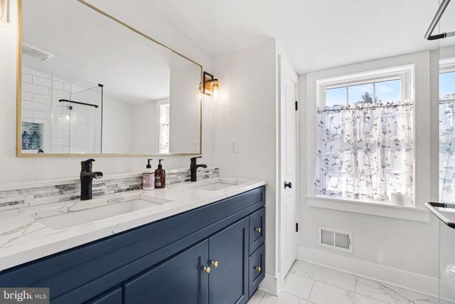 629 PARK HILL DR, Manheim, PA 17545