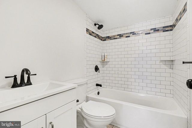 629 PARK HILL DR, Manheim, PA 17545