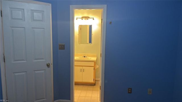 705 Stacis LN, Newport News, VA 23608