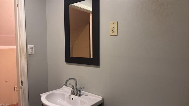 705 Stacis LN, Newport News, VA 23608