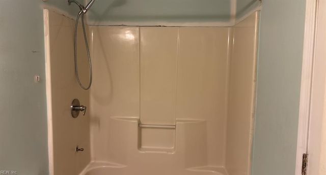 705 Stacis LN, Newport News, VA 23608