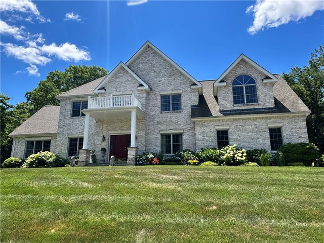 13 West Butterfly Way, Lincoln, RI 02865