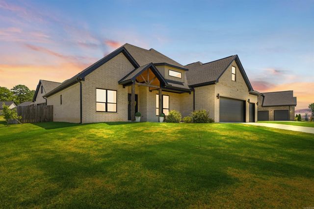 6070 Majestic Waters Drive, Benton, AR 72019