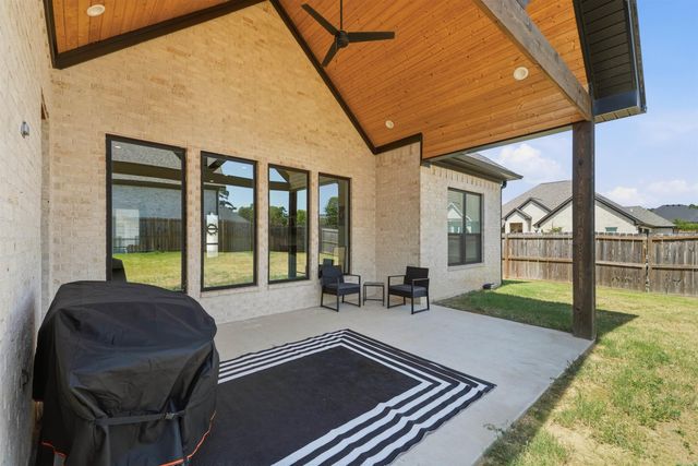 6070 Majestic Waters Drive, Benton, AR 72019