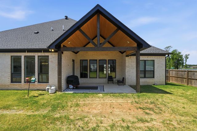 6070 Majestic Waters Drive, Benton, AR 72019