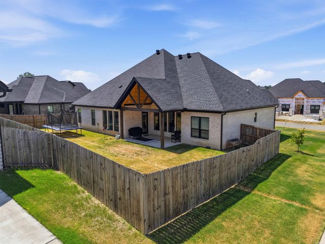 6070 Majestic Waters Drive, Benton, AR 72019