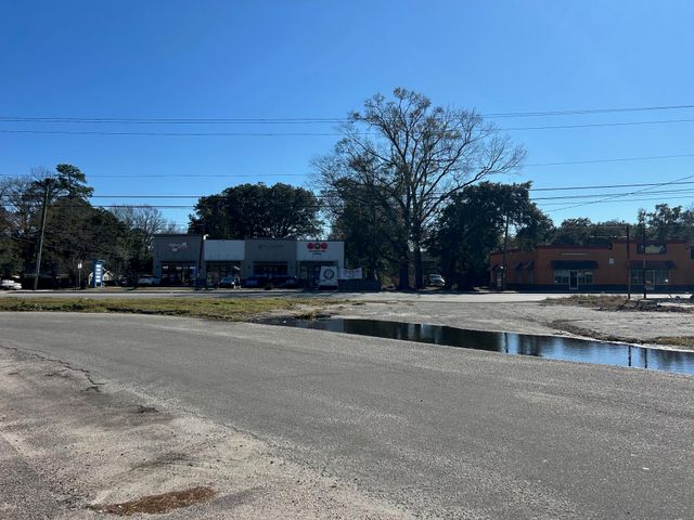 10 Carolyn Street, Hanahan, SC 29410