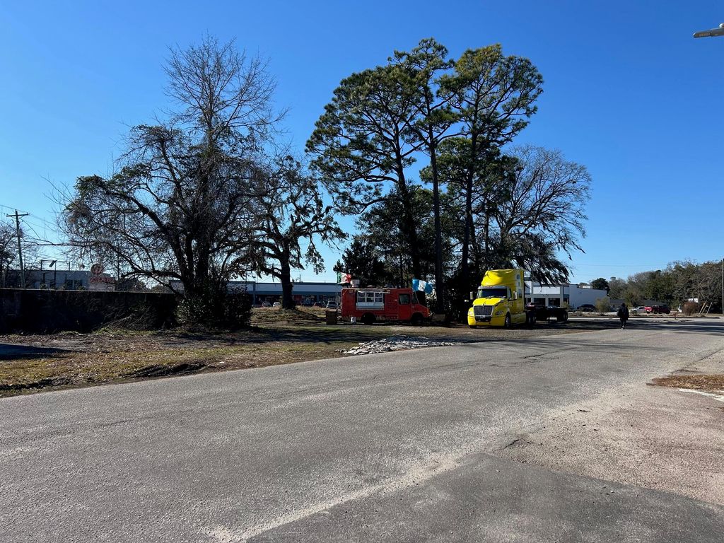 10 Carolyn Street, Hanahan, SC 29410