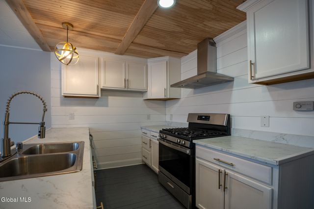 11 Rhode Island Avenue, East Greenbush, NY 12144