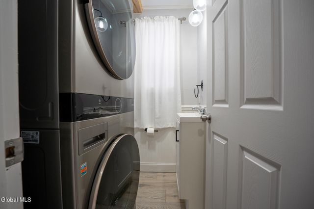 11 Rhode Island Avenue, East Greenbush, NY 12144