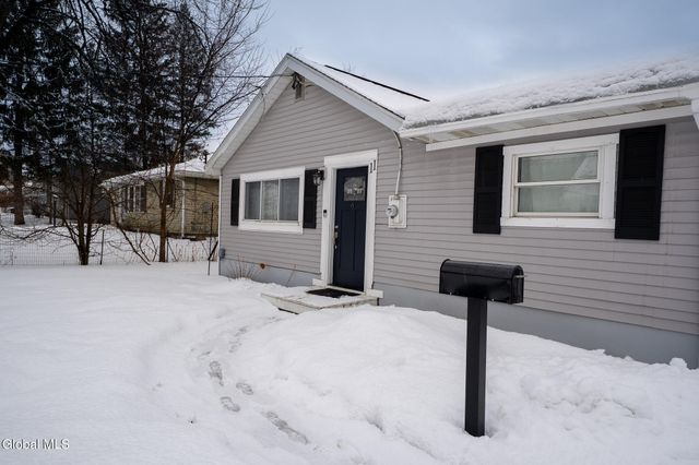 11 Rhode Island Avenue, East Greenbush, NY 12144