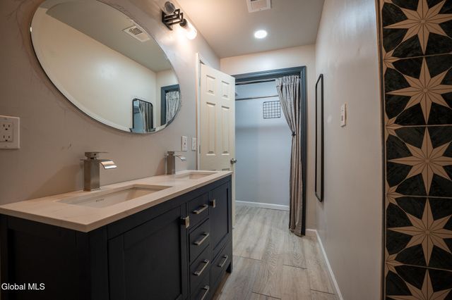 11 Rhode Island Avenue, East Greenbush, NY 12144