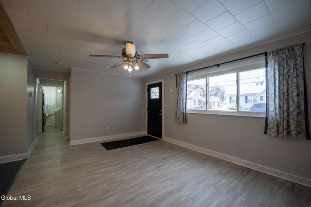 11 Rhode Island Avenue, East Greenbush, NY 12144