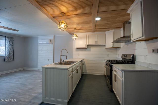 11 Rhode Island Avenue, East Greenbush, NY 12144