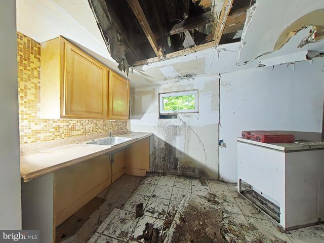 2423 N NEWKIRK ST, Philadelphia, PA 19132