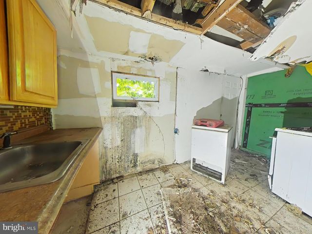 2423 N NEWKIRK ST, Philadelphia, PA 19132