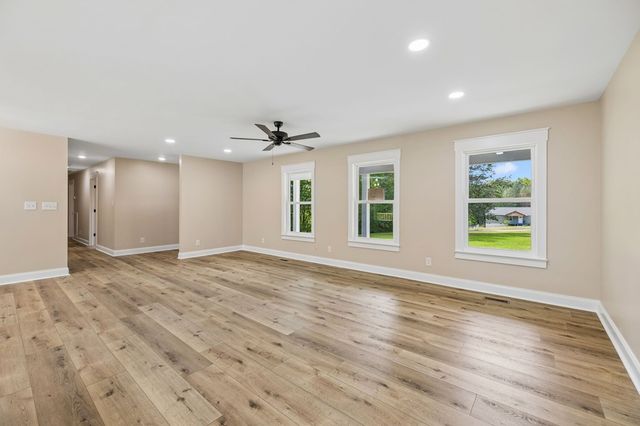 257 Old Babb Rd, Rocky Face, GA 30740