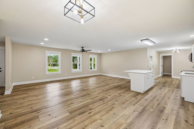 257 Old Babb Rd, Rocky Face, GA 30740