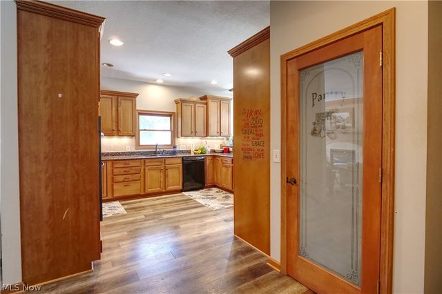 25785 Meadow Trail, Columbia Station, OH 44028