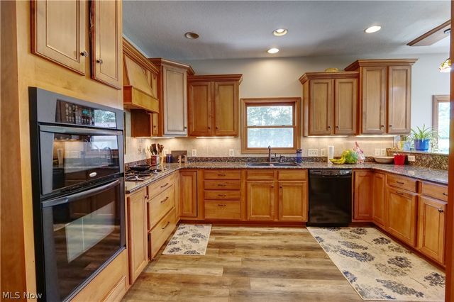 25785 Meadow Trail, Columbia Station, OH 44028