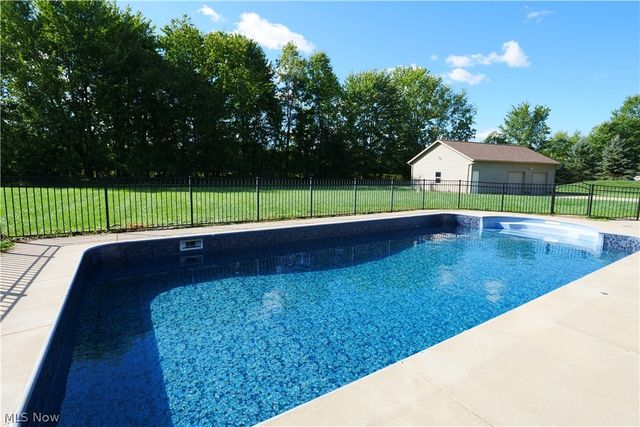 25785 Meadow Trail, Columbia Station, OH 44028