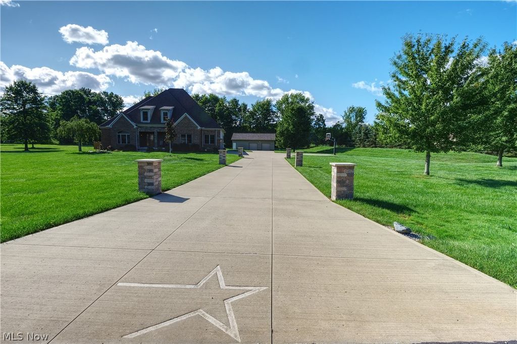 25785 Meadow Trail, Columbia Station, OH 44028