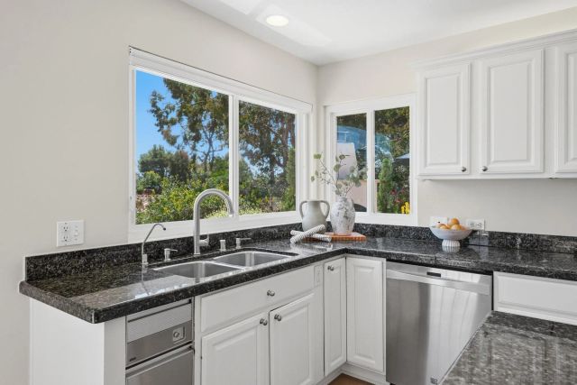 1821 Caminito Monrovia, La Jolla, CA 92037