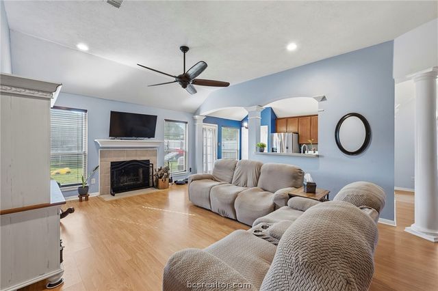 2709 Barronwood Drive, Bryan, TX 77807